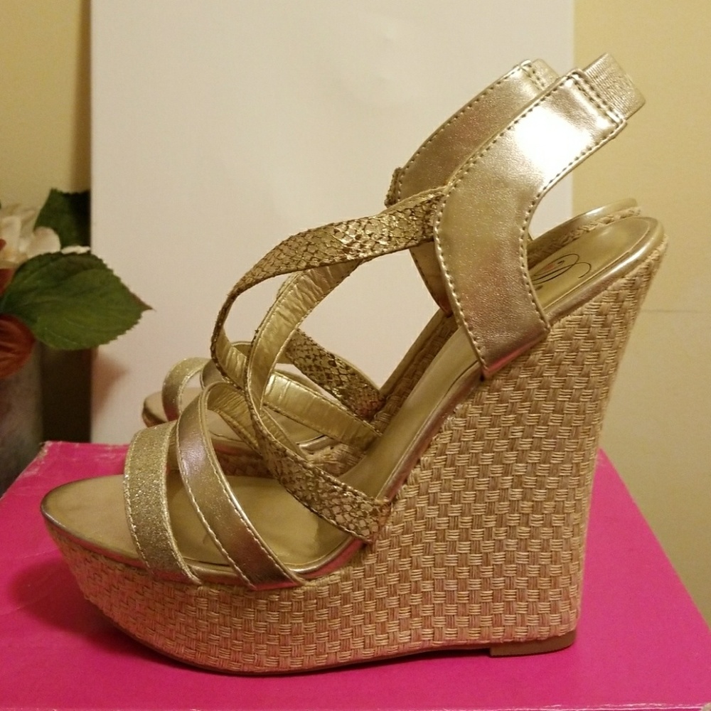 Gold wedges
